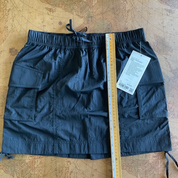 lululemon NWT Nylon Cargo Black Mini Skirt - Picture 7 of 9